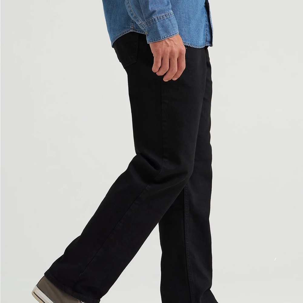 WRANGLER® FIVE STAR PREMIUM DENIM FLEX FOR COMFORT RELAXED FIT JEAN - Picture 3 of 5